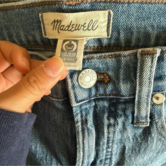 Madewell The Mid-Rise Perfect Vintage Jean in Ainsdale Wash: Knee-Rip Edition - Picture 9 of 10